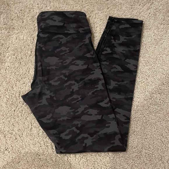 Fabletics Black Camo Leggings EUC - Picture 5 of 7